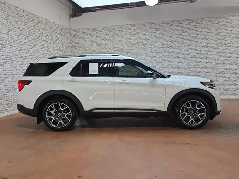 Used 2025 Ford Explorer Platinum w/ Ultimate Package image 7
