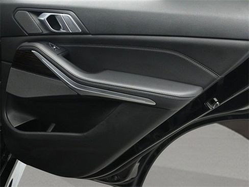 Used 2019 BMW X5 xDrive40i w/ M Sport Package image 16