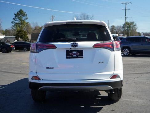 Used 2018 Toyota RAV4 XLE image 12