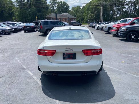 Used 2018 Jaguar XE Premium image 7