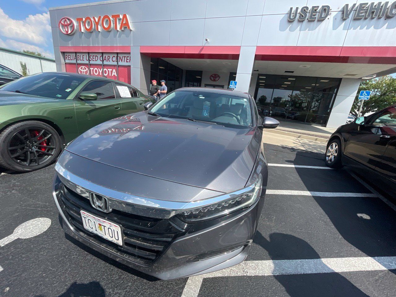 Used 2018 Honda Accord Touring image 2