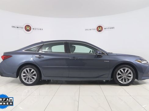 Used 2019 Toyota Avalon XLE image 2