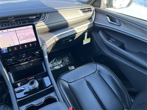 New 2025 Jeep Grand Cherokee L Limited w/ Trailer Tow Package image 33