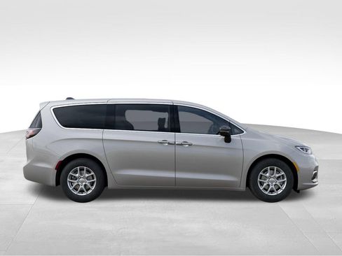 New 2026 Chrysler Pacifica Select image 22