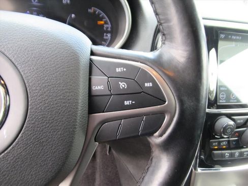 Used 2021 Jeep Grand Cherokee Laredo X image 20
