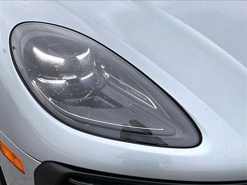 Used 2022 Porsche Macan image 12