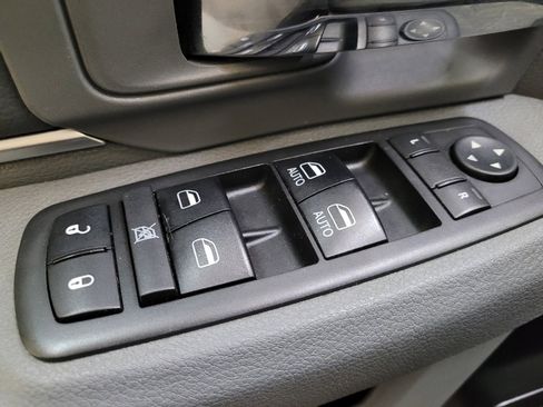 Used 2018 RAM 1500 Classic SLT RWD image 27