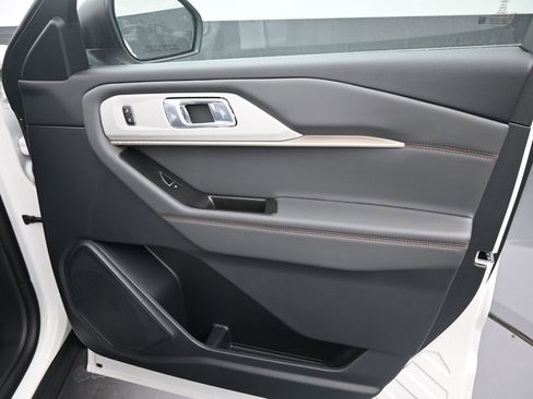 New 2026 Ford Explorer Active w/ Active Comfort Package image 3