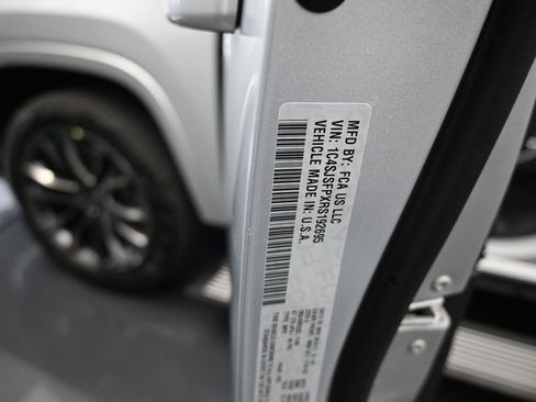 Used 2024 Jeep Grand Wagoneer L Series II w/ Quick Order Packagew 28T image 17