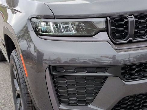 New 2026 Jeep Grand Cherokee L 2WD image 9