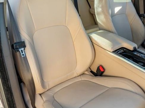 Used 2016 Jaguar XF Premium image 47