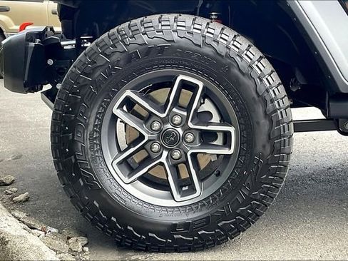 New 2025 Jeep Gladiator Mojave w/ Convenience Group image 12