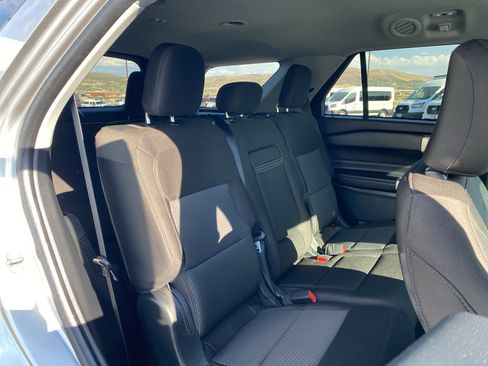 Used 2023 Ford Explorer XLT RWD image 6