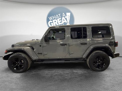 Used 2022 Jeep Wrangler Unlimited Sahara image 7