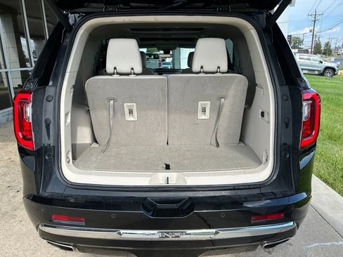 Used 2022 GMC Acadia Denali w/ Denali Ultimate Package FWD image 12
