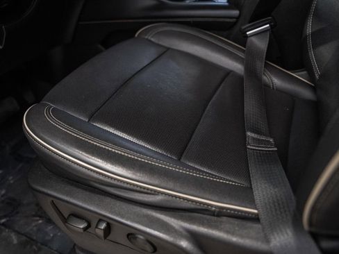 Used 2023 GMC Yukon SLT image 42