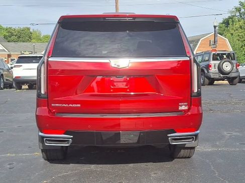 Used 2024 Cadillac Escalade Premium Luxury w/ LPO, Floor Liner Package AWD/4WD image 4