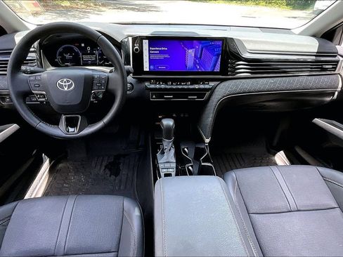 Used 2025 Toyota Camry XLE FWD image 7