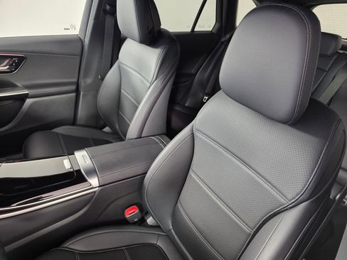 Certified 2025 Mercedes-Benz GLC 300 4MATIC image 11