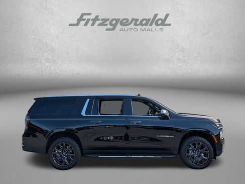 Used 2025 Chevrolet Suburban Premier AWD/4WD image 4