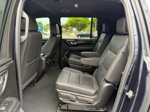 Used 2024 Chevrolet Suburban LT RWD image 13