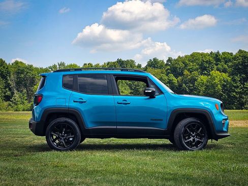 Used 2022 Jeep Renegade Altitude AWD/4WD image 2