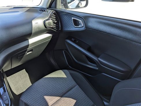 Certified 2023 Kia Soul EX image 18