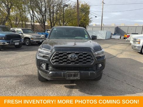 Used 2023 Toyota Tacoma TRD Off-Road image 2