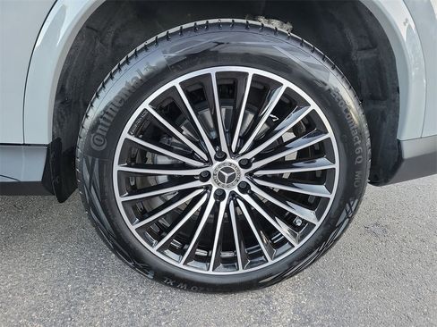 Used 2025 Mercedes-Benz GLC 300 4MATIC image 11