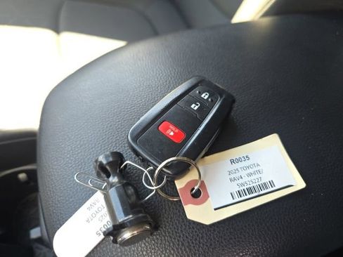 Used 2025 Toyota RAV4 XLE AWD/4WD image 30