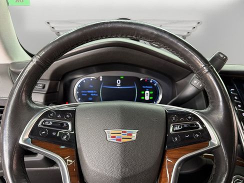 Used 2018 Cadillac Escalade Premium Luxury RWD image 21