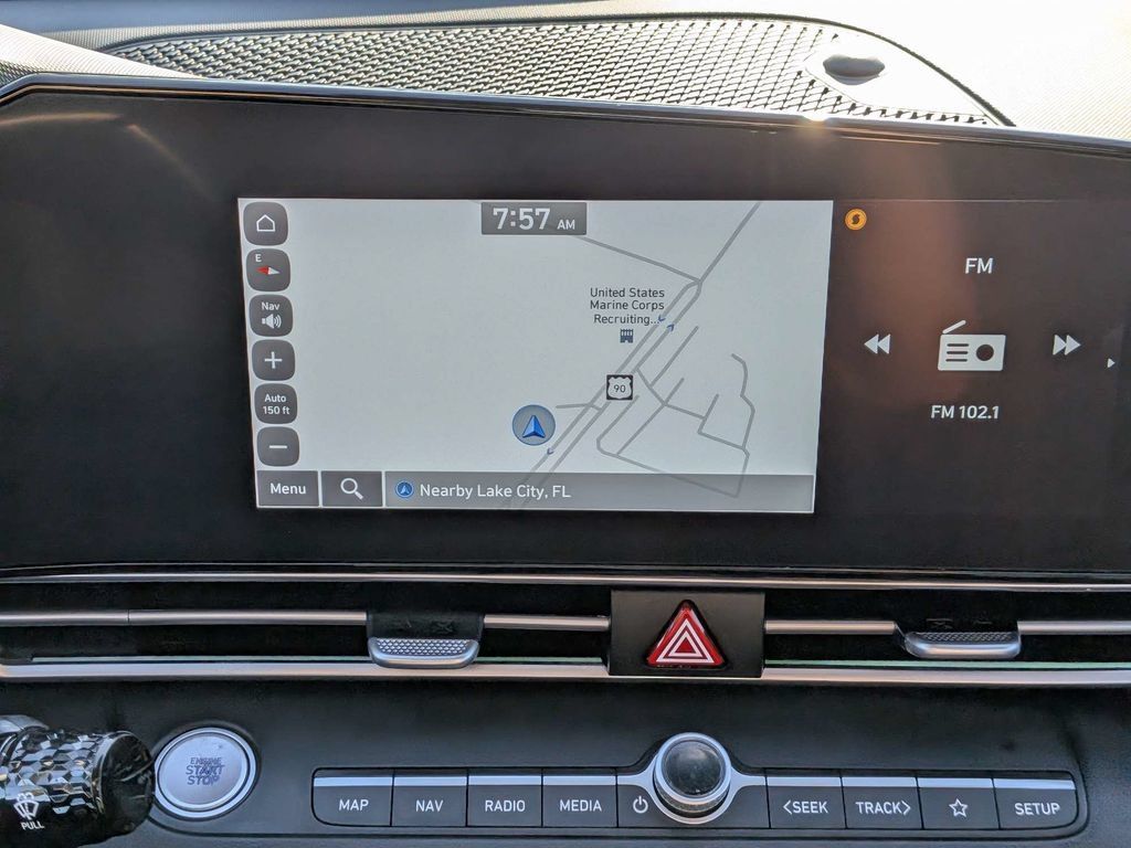 Used 2025 Hyundai Elantra SEL FWD image 28