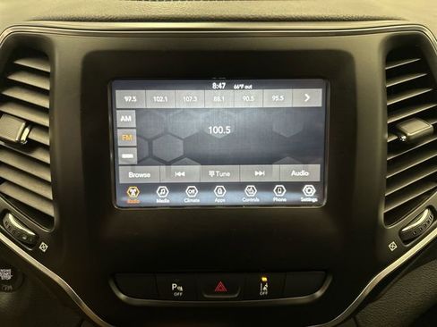 Used 2021 Jeep Cherokee Latitude Plus AWD/4WD image 14