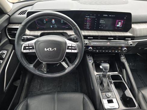 Used 2024 Kia Telluride EX w/ EX Captain's Chair Package AWD/4WD image 16
