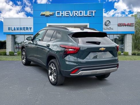 Used 2025 Chevrolet Trax LT FWD image 3