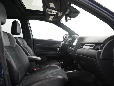 Used 2020 Mitsubishi Outlander LE AWD/4WD image 11