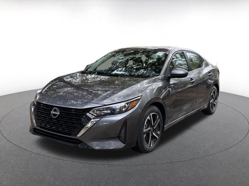 Used 2025 Nissan Sentra SV image 3
