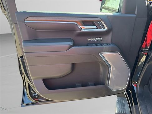 Used 2023 Chevrolet Silverado 1500 High Country w/ Technology Package image 6