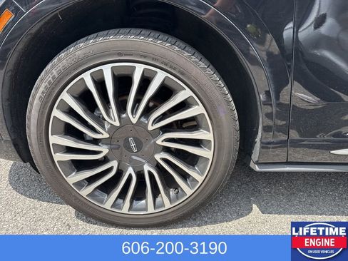 Used 2022 Lincoln Corsair AWD w/ Premium Package image 13