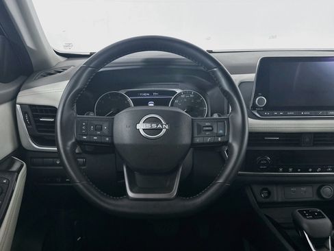 Used 2025 Nissan Rogue SV FWD image 18