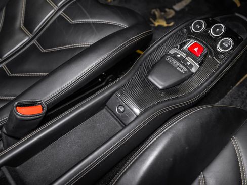 Used 2011 Ferrari 458 Italia Coupe RWD image 39