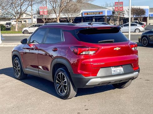 Used 2024 Chevrolet TrailBlazer LT image 2