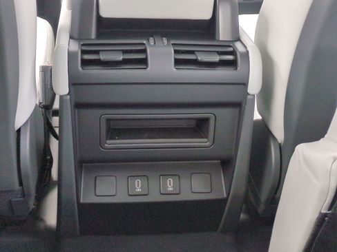 New 2026 Land Rover Defender 110 X-Dynamic SE image 23