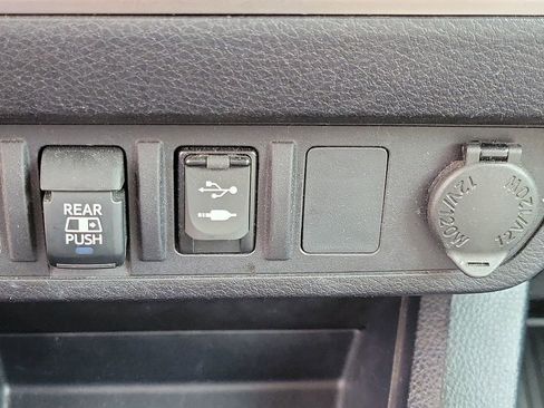 Used 2019 Toyota Tacoma SR5 AWD/4WD image 31