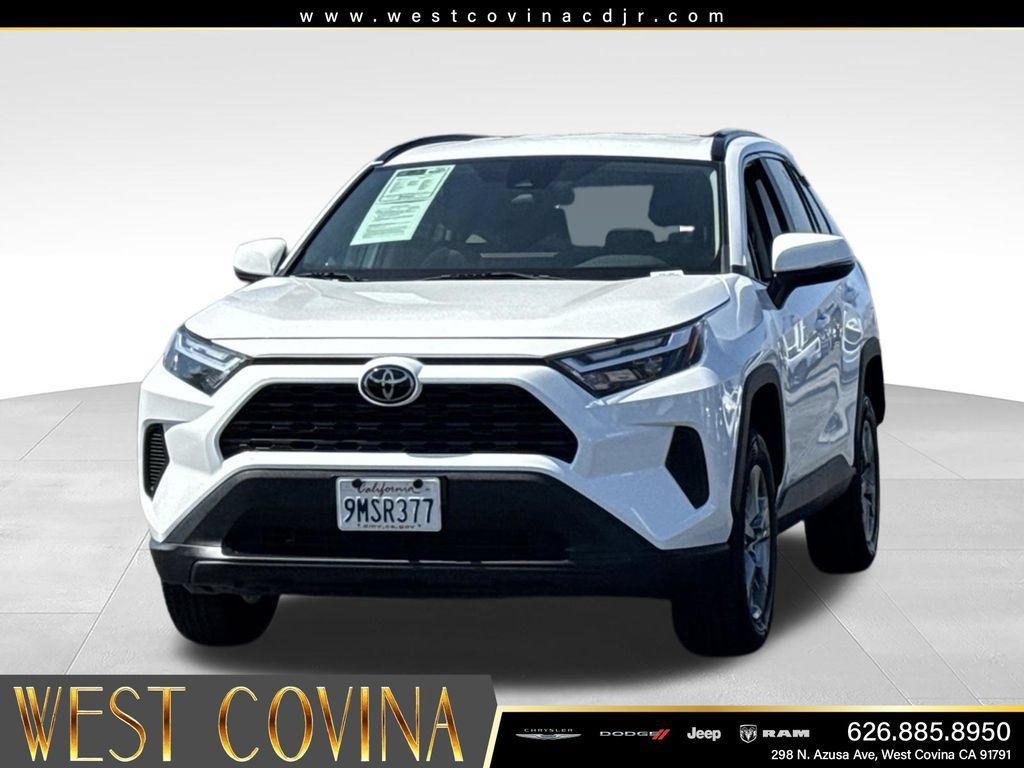 Used 2024 Toyota RAV4 XLE FWD image 4