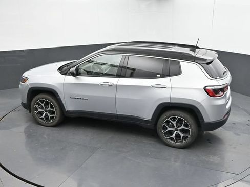 Used 2025 Jeep Compass Limited AWD/4WD image 43