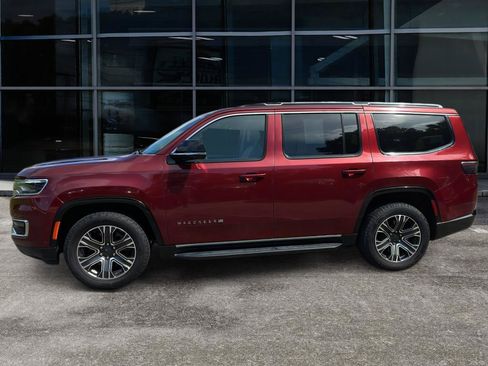 Used 2024 Jeep Wagoneer Series II w/ Flexible Seating Group RWD image 4