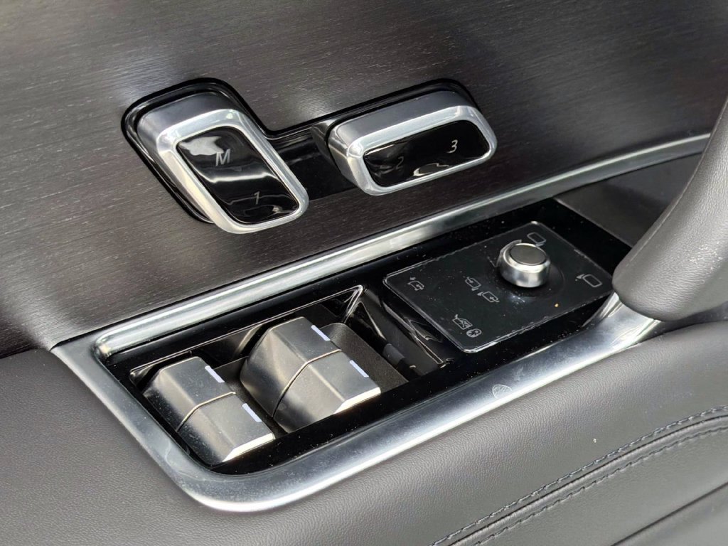 New 2026 Land Rover Range Rover SE AWD/4WD image 17