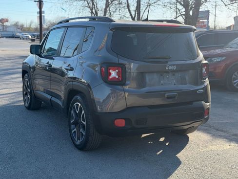 Used 2018 Jeep Renegade Altitude FWD image 7