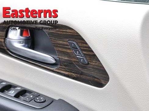 Used 2023 Chrysler Pacifica Limited FWD image 21